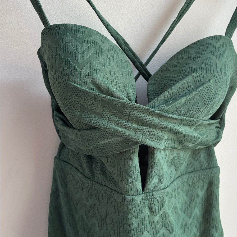 Cupshe Algeria Back Tie Wrapped One-Piece Swimsuit - Picture 5 of 8
